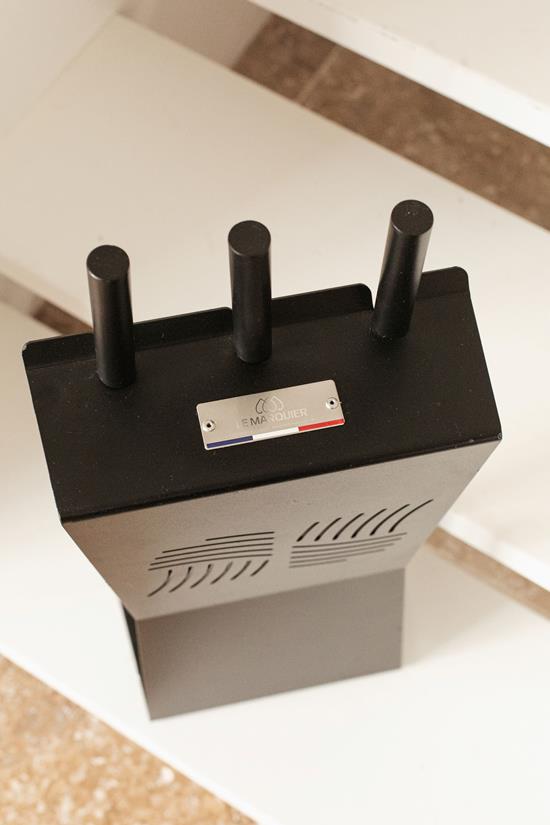 Essential server black